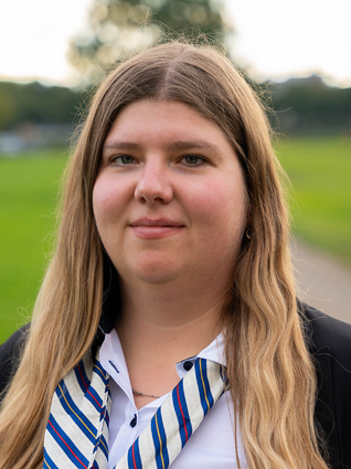 Leiterin Ausbildung: Sina Steinhofer